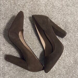 BCBGMAXAZRIA Women's Olive Green Pumps